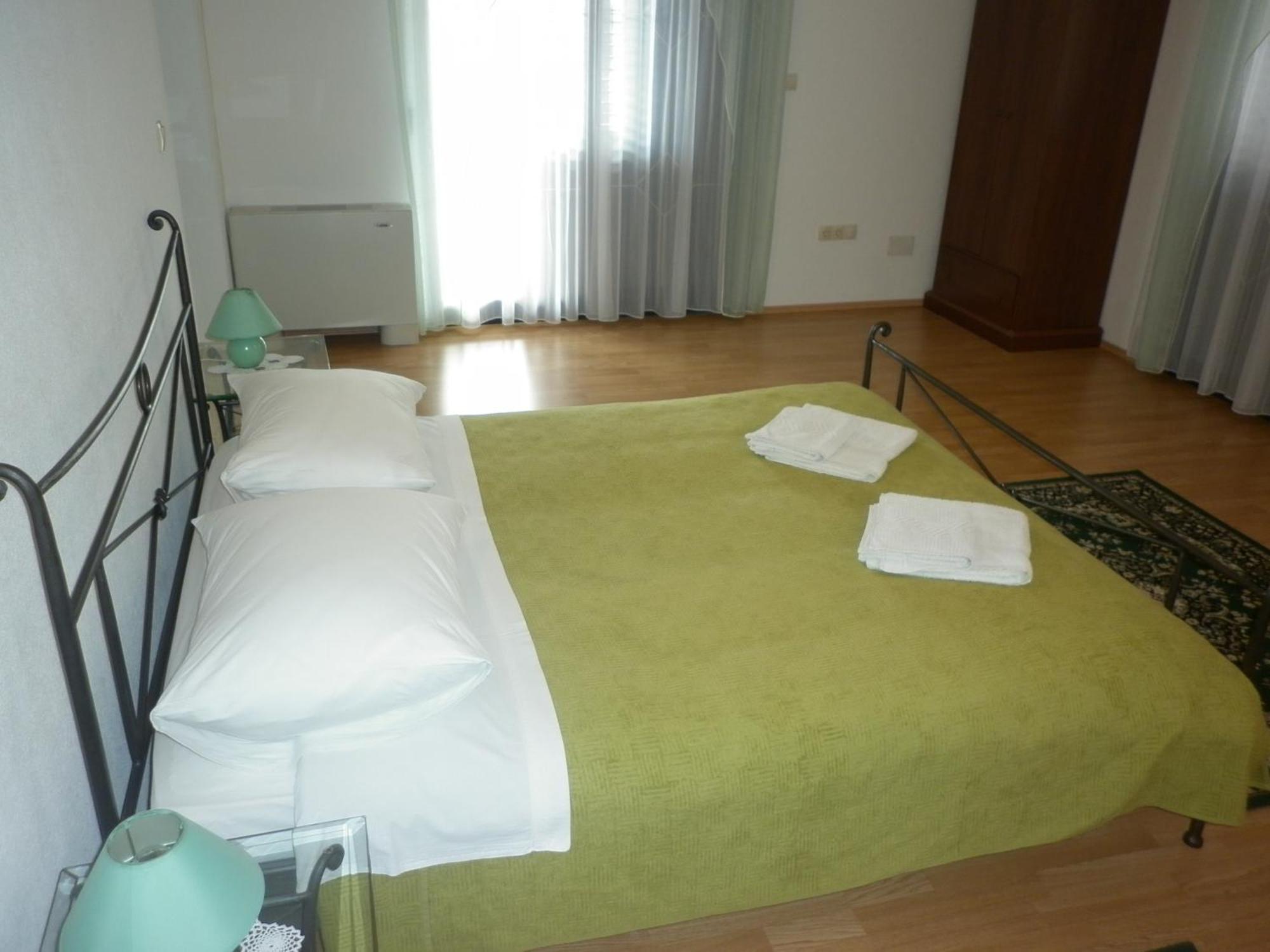 Apartments Ivona 2 Трогир Экстерьер фото